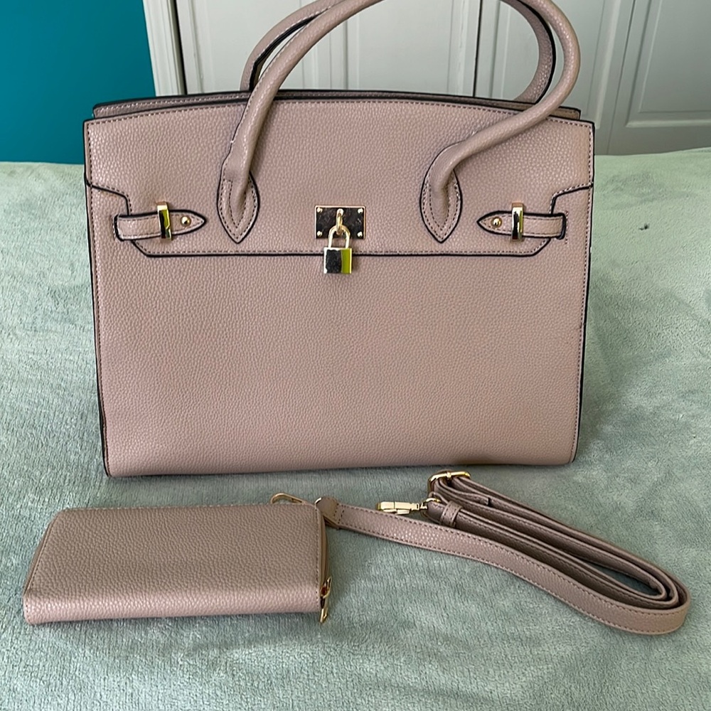 Beautiful NWT handbag